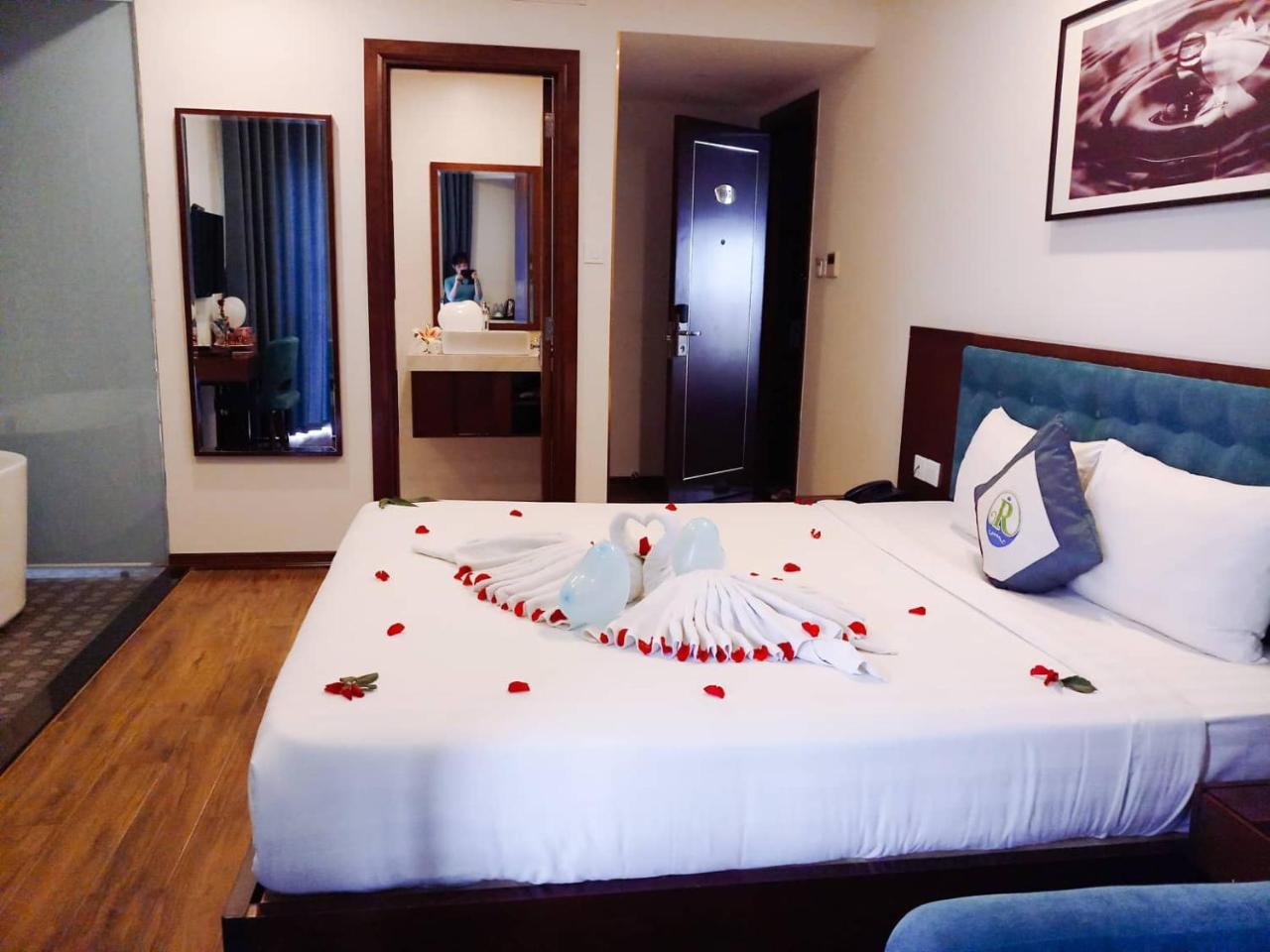 Ritzy Boutique Hotel Da Nang Beach Exterior photo